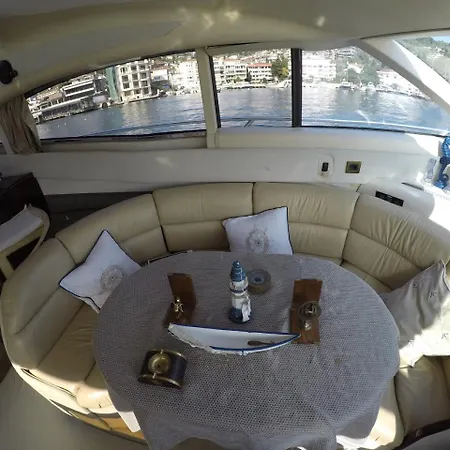 Botel Bosphorus Hermes *