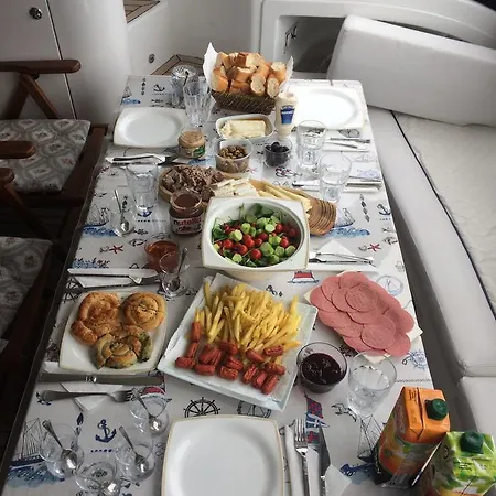 Botel Bosphorus Hermes *